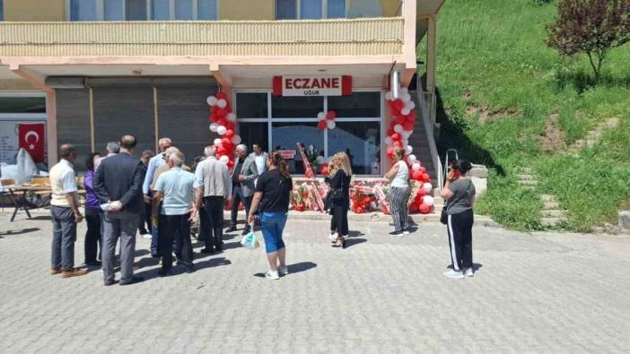 Pülümür'de 18 yıl sonra eczane açıldı