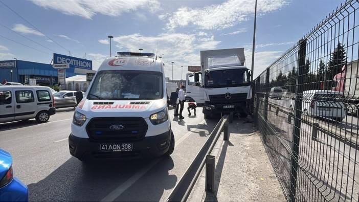 Kocaeli'nde kamyon bariyere çarptı: Sürücü kalp krizi geçirdi