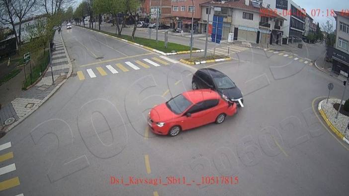 Sakarya'da nisan ayında trafik kazaları kamerada