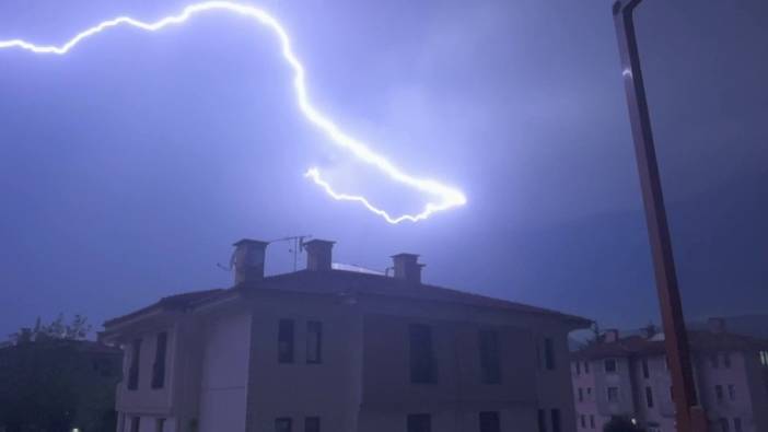 Bolu'da yıldırım düştü