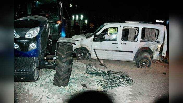 Konya'da feci kaza: Hafif ticari araç traktöre çarptı, sürücü hayatını kaybetti