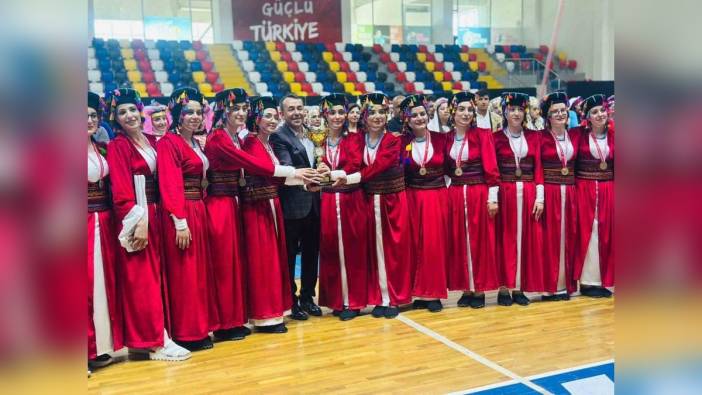 Hakkari KYK Afife Kız Yurdu Halkoyunları Ekibi Türkiye birincisi oldu