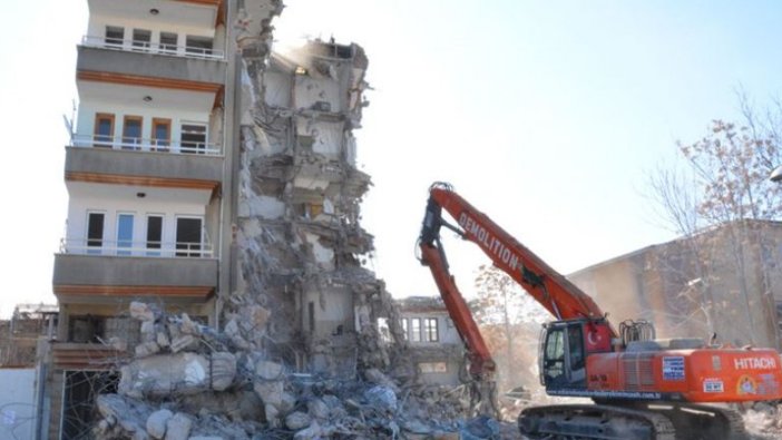 3 bin 249 binanın ağır hasarlı