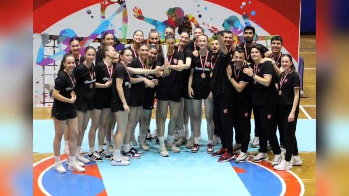 Karşıyaka, Türkiye Genç Kızlar Voleybol Şampiyonası'nda üçüncü oldu