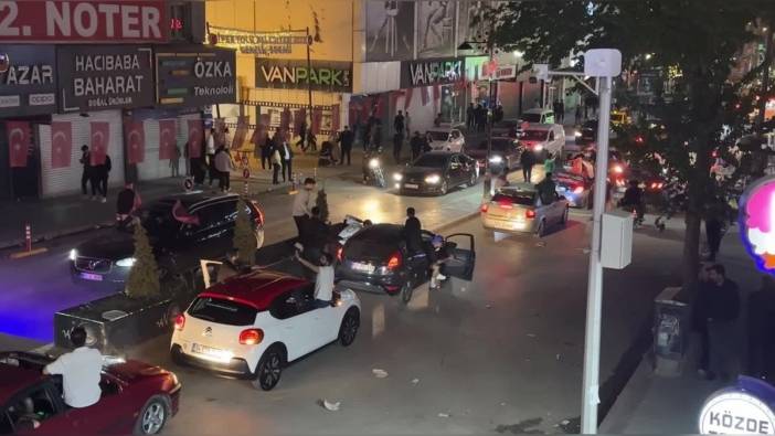 Vanspor, Elazığspor'u 4-1 mağlup etti: Taraftarlar galibiyeti coşkuyla kutladı