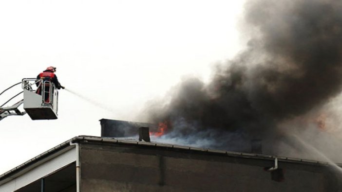 Sakarya'da 4 katlı binada yangın
