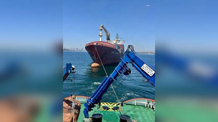 Konteyner gemisi Ahırkapı'da demirledi