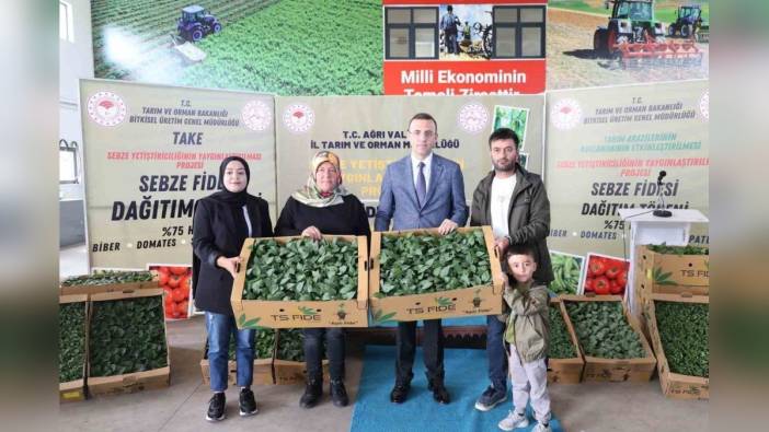 Ağrı'da 150 çiftçiye 147 bin sebze fidesi dağıtıldı