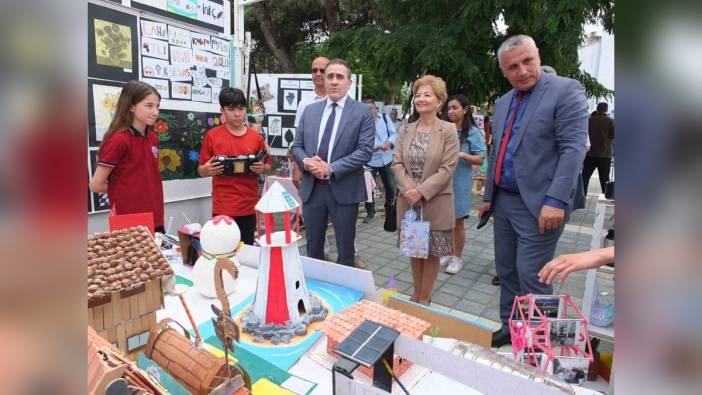 Burhaniye'de yıl sonu resim ve elişi sergisi açıldı