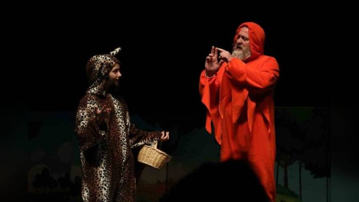 Gebze'de çocuk tiyatrosu haftası: Minikler oyunlarla kahkahaya boğuldu