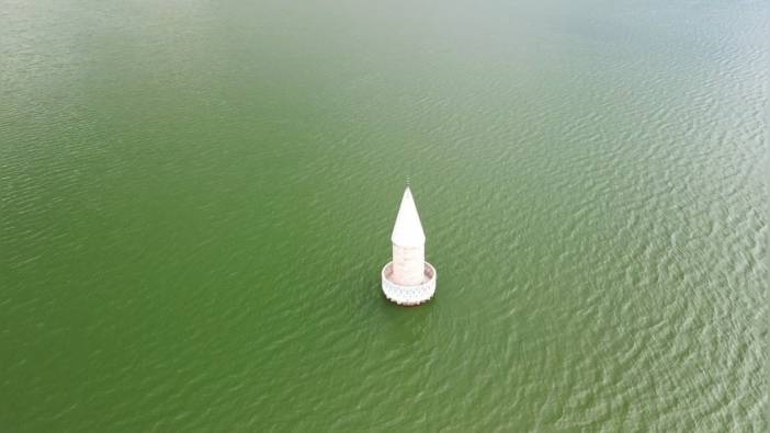 Kars'ta Karakurt Barajı suları altında kalan köyden geriye sadece minare kaldı