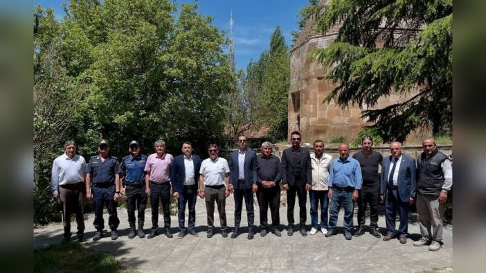 Sinanpaşa Kaymakamı Aslan, köy ziyaretlerinde yatırımları değerlendirdi