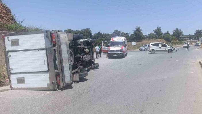 Manavgat'ta trafik kazası: Kamyonet devrildi