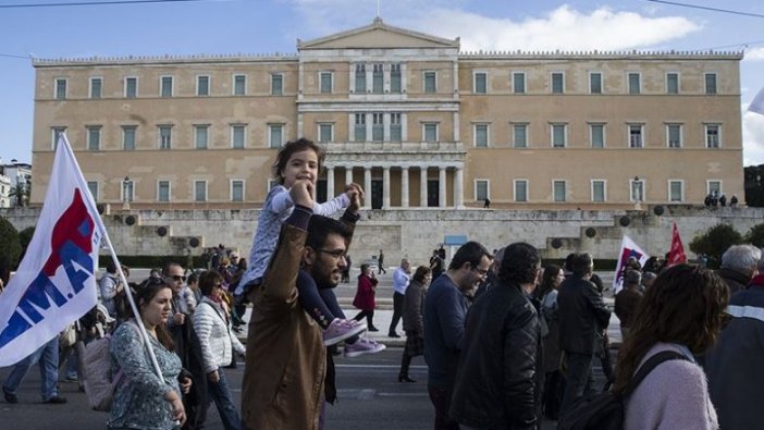 Yunanistan'da 24 saatlik memur grevi hayatı felç etti