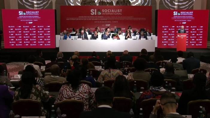 Zülfü Livaneli: 'Sağın silahı din, milliyetçilik ve sermaye, solun ise kültür'