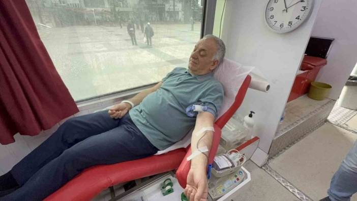 Lokman Ayva, Düzce'de kan bağışında bulundu