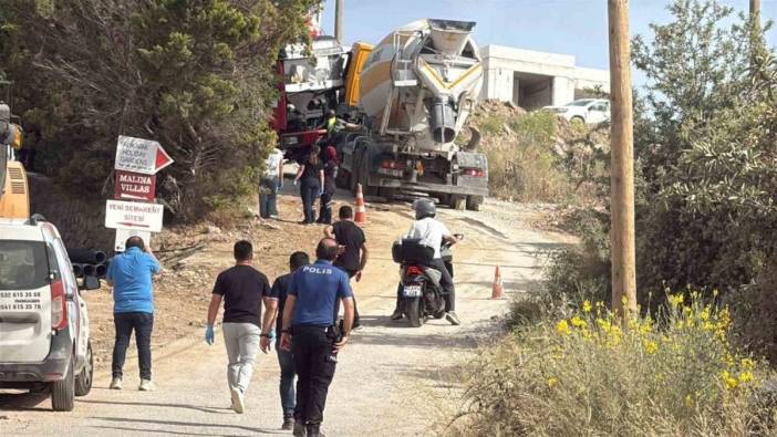 Bodrum'da beton mikseri ile kamyonet arasında kalan sürücü hayatını kaybetti