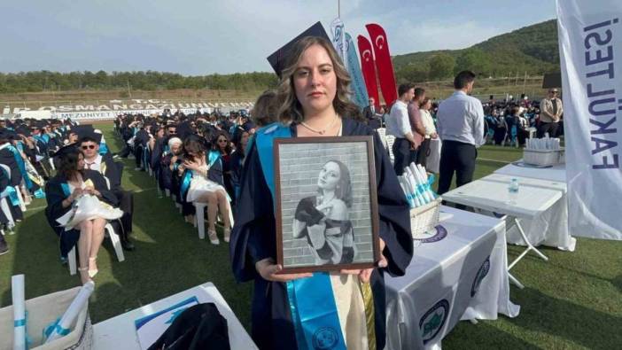 ESOGÜ mezuniyet töreninde Begüm Sarıyıldız unutulmadı