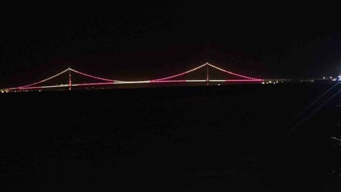 Galatasaray'ın şampiyonluğu 1915 Çanakkale Köprüsü’nde kutlandı