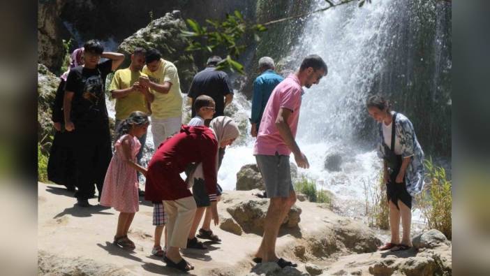 Erzincan Girlevik Şelalesi'ne ziyaretçi akını