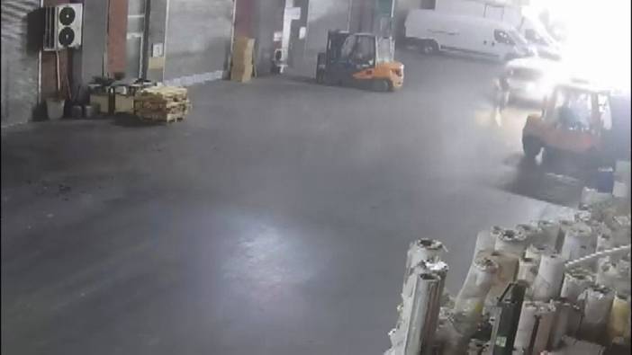 Başakşehir'de geri manevra kazası: Hafif ticari araç yayaya çarptı