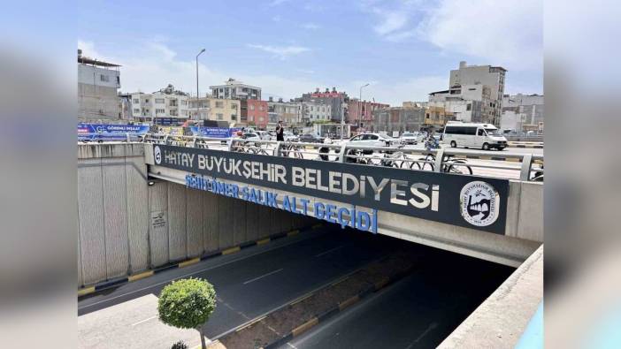 İskenderun'da tabela gizemi çözüldü: Hatay Büyükşehir Belediyesi logolarını yeniledi