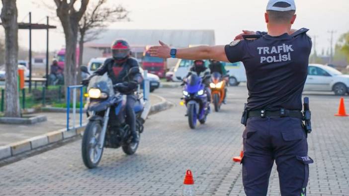 İçişleri Bakanı Yerlikaya'dan trafik denetimi verileri: 475 bin sürücüye kask cezası