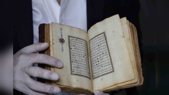 Doç. Dr. Kayaokay'dan Cumhurbaşkanı Erdoğan'a 200 yıllık Kur'an-ı Kerim hediyesi