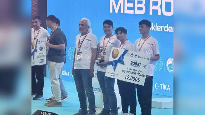 Eskişehirli öğrenciler robot yarışmasında başarı gösterdi