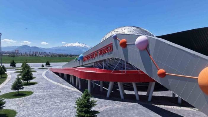 Kayseri Bilim Merkezi, öğrencilere bilim dolu anlar yaşatıyor