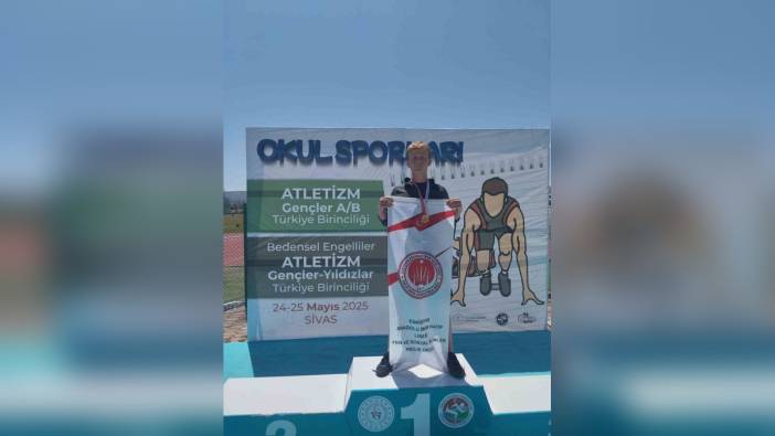 Eskişehirli Ahmet Melih Saraç cirit atmada Türkiye birincisi oldu