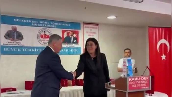 Selçuk Özdağ'a 'Yılın Milletvekili' ödülü