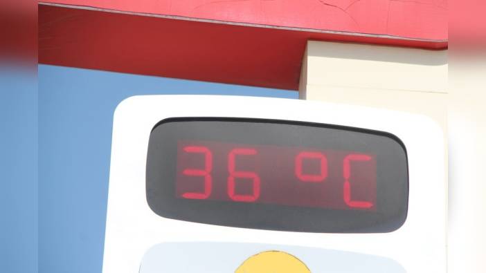 Adana'da gençler sulama kanalında serinledi