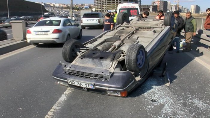 Sefaköy'de kaza yapan otomobil takla attı