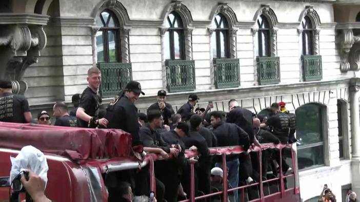 Galatasaray, şampiyonluk turunu İstanbul'da coşkulu taraftarlarıyla kutladı