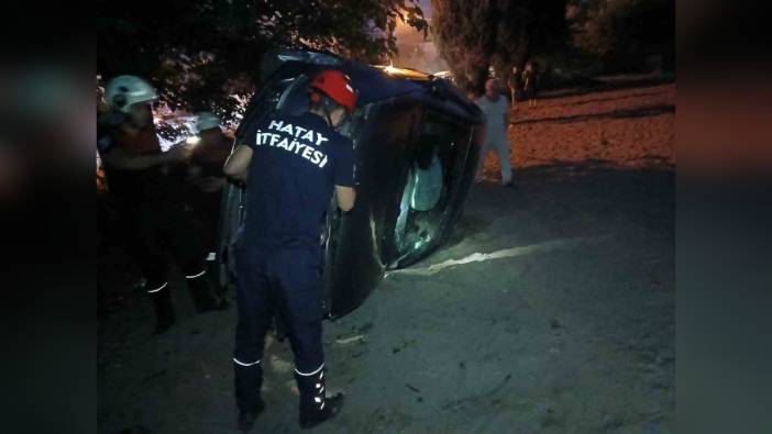 Hatay'da otomobil dut ağacına çarparak takla attı: Sürücü yaralandı