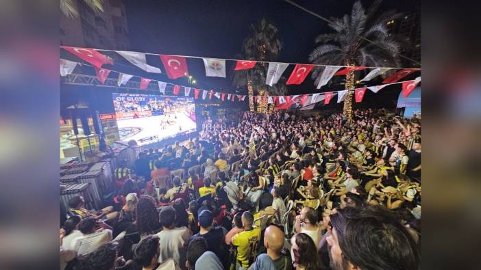 Adana'da Fenerbahçe Beko coşkusu: EuroLeague şampiyonluğu Gençlik Meydanı'nda kutlandı
