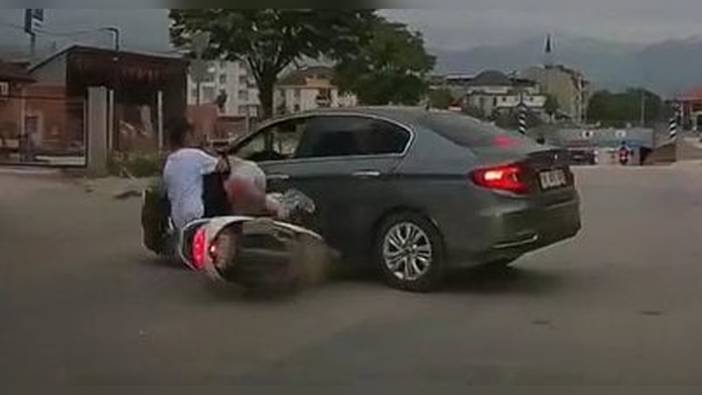 İnegöl'de trafik kazası: Motosiklet otomobile çarptı, 2 yaralı