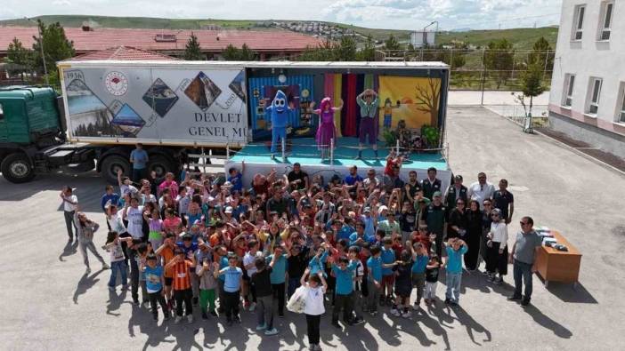 Bayburt'ta 'Küçük Su Damlası' tiyatrosu sahnelendi