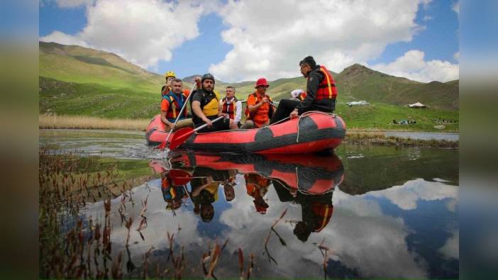 Hakkari Valisi Çelik, Mencel Gölü'nde vatandaşlarla buluştu