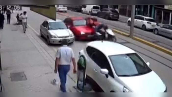 Eskişehir'de trafik kazası: Otomobil, motosikletli kuryeye çarptıktan sonra kaçtı