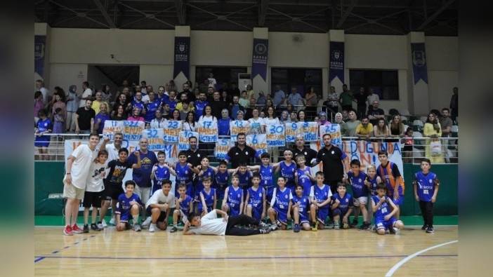 Yeşim Spor, U-10 Erkekler Ligi'nde namağlup şampiyon oldu