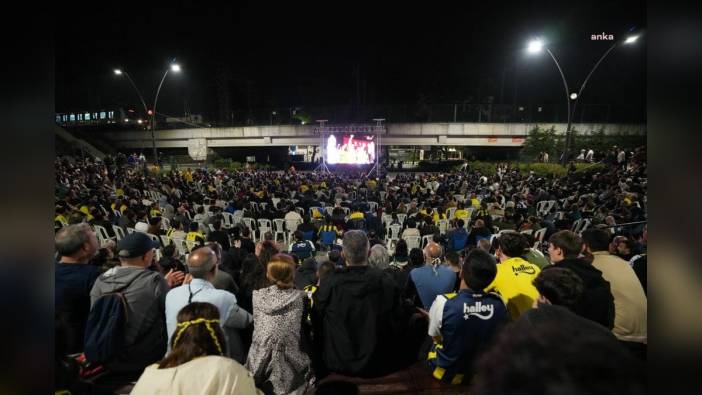 Fenerbahçe Beko'nun EuroLeague zaferi Kartal'da coşkuyla kutlandı
