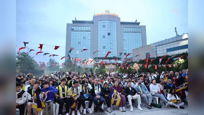 Fenerbahçe Beko, Avrupa Ligi şampiyonluğunu Bayrampaşa'da coşkuyla kutladı