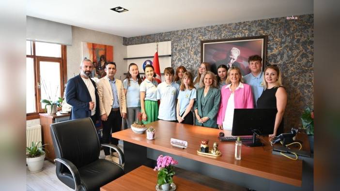 Polonyalı öğrenciler Kuşadası Belediyesi’ni ziyaret etti