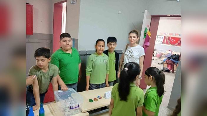 Sarayköy Sakarya İlkokulu öğrencileri, Mert Eskici'nin tedavisi için el emeği ürünler sattı