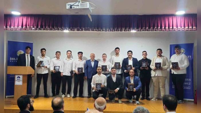 Kastamonu İhlas Vakfı Sıla Erkek Öğrenci Yurdu'nda 16 öğrenci mezun oldu