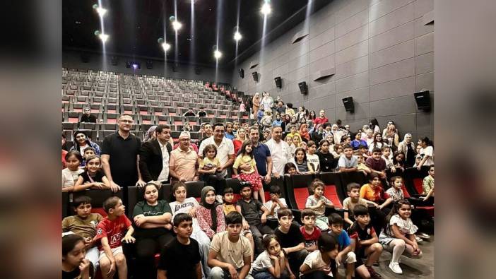 Ak Parti Milletvekili Bozgeyik, 'Sonradan Gurme' filmini çocuklarla izledi