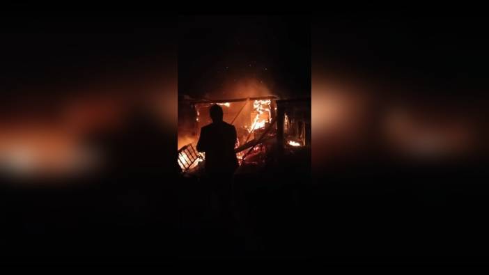 Kocaeli'nin Derince ilçesinde köy fırını ve ardiyesi yandı