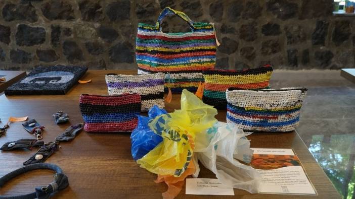 Trabzon'da 33 kadın atık malzemelerden sanat eseri üretiyor